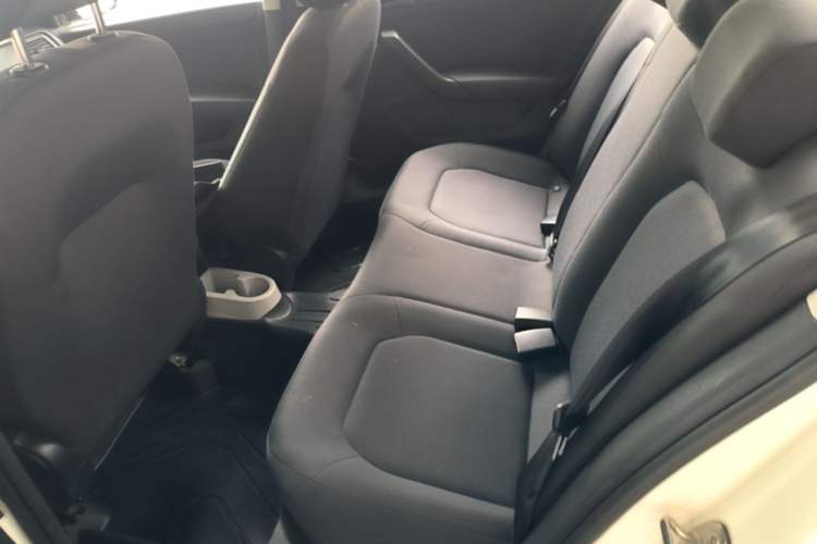 Used Skoda Rapid 2016 1.6L Manual Front-Wheel-Drive Version Left Rear Seat