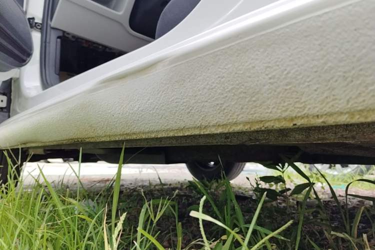 Used Skoda Rapid 2016 1.6L Manual Front-Wheel-Drive Version Left Side Sill