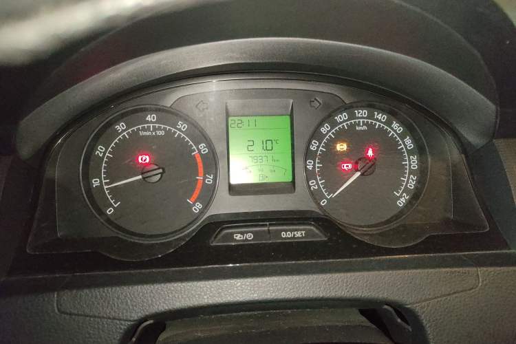 Used Skoda Rapid 2016 1.6L Manual Front-Wheel-Drive Version Odometer Close Up