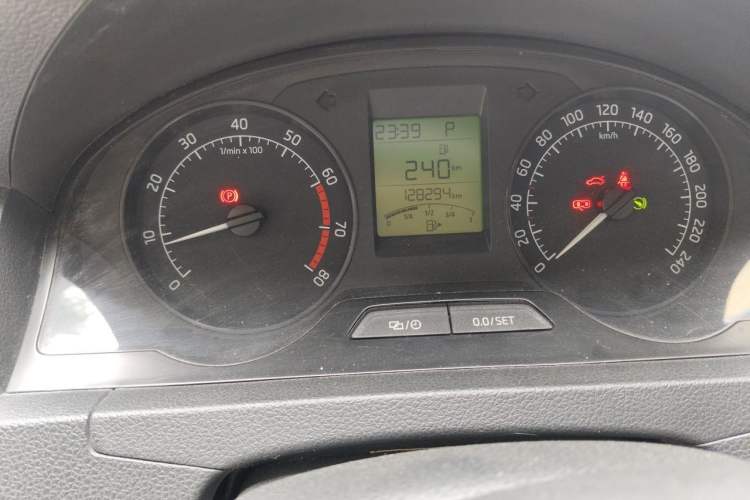Used Skoda Rapid 2016 1.6L Automatic Chuanxing Edition Odometer Close Up