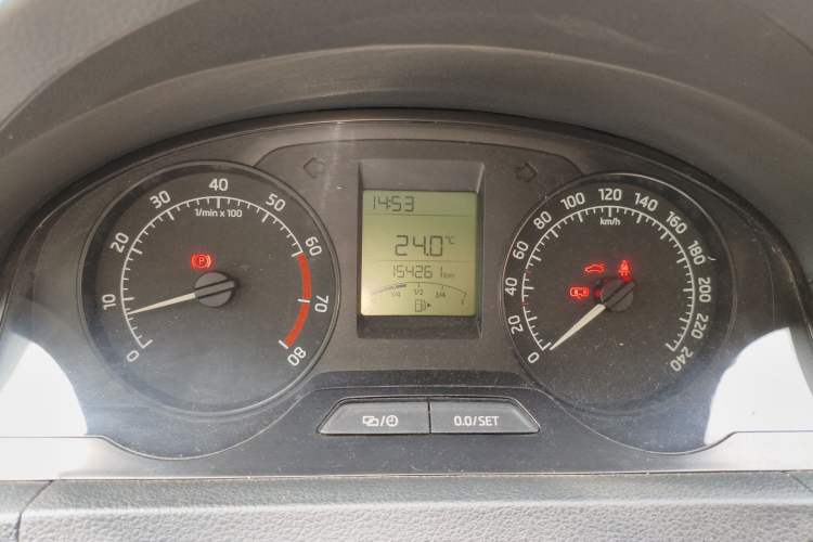 Used Skoda Rapid 2016 1.6L Manual Front-Wheel-Drive Version Odometer Close Up