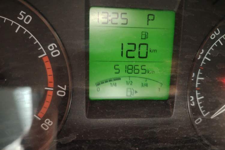 Used Skoda Rapid 2016 1.6L Automatic Chuanxing Edition Odometer Close Up