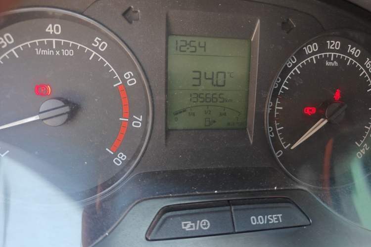 Used Skoda Rapid 2016 1.4L Manual Front-Wheel Drive Model Odometer Close Up