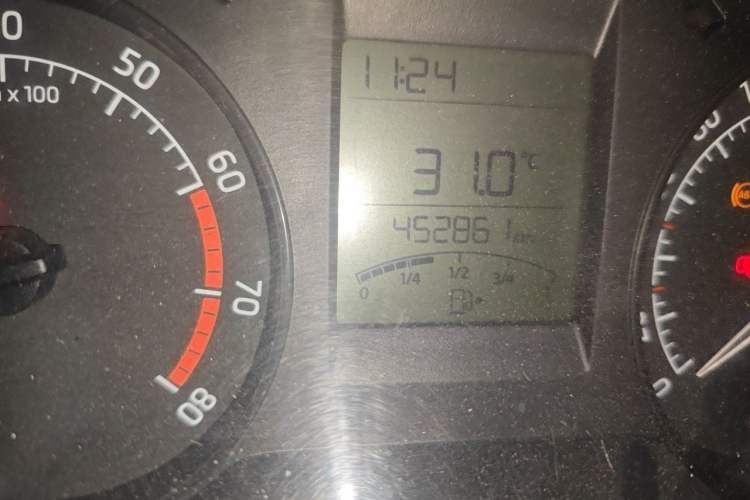 Used Skoda Rapid 2016 1.6L Manual Front-Wheel-Drive Version Odometer Close Up
