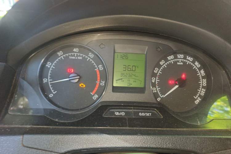 Used Skoda Rapid 2016 1.6L Manual Front-Wheel-Drive Version Odometer Close Up