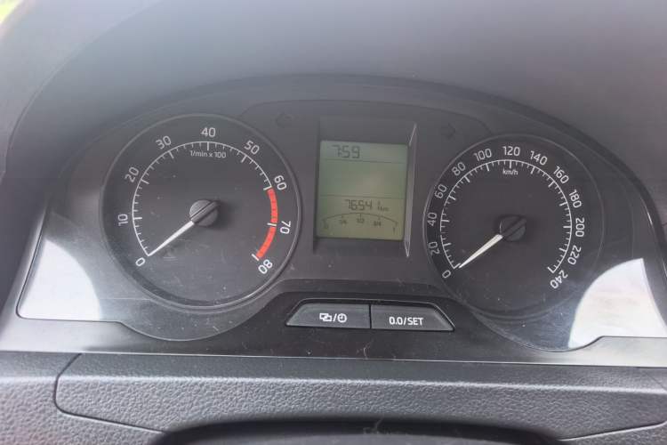 Used Skoda Rapid 2016 1.6L Manual Trend Edition Odometer Close Up