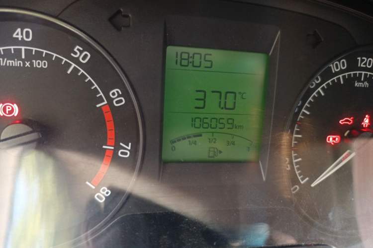 Used Skoda Rapid 2016 1.6L Manual Trend Edition Odometer Close Up