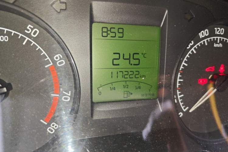 Used Skoda Rapid 2016 1.6L Manual Front-Wheel-Drive Version Odometer Close Up