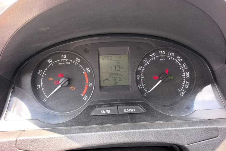 Used Skoda Rapid 2016 1.6L Automatic Chuanxing Edition Odometer Close Up