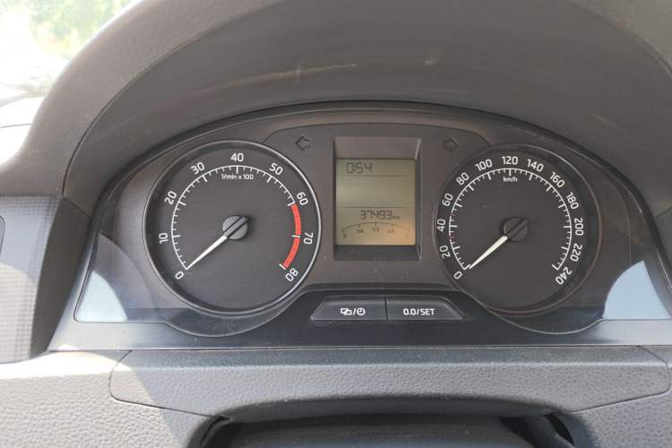 Used Skoda Rapid 2016 1.6L Manual Front-Wheel-Drive Version Odometer Close Up