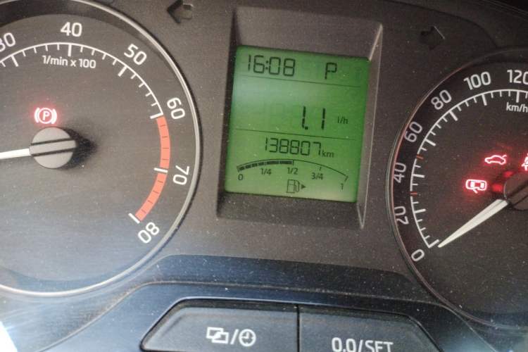 Used Skoda Rapid 2016 1.6L Automatic Chuanxing Edition Odometer Close Up