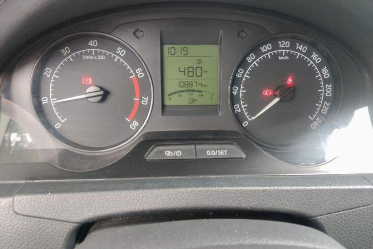 Used Skoda Rapid 2016 1.6L Manual Trend Edition Odometer Close Up