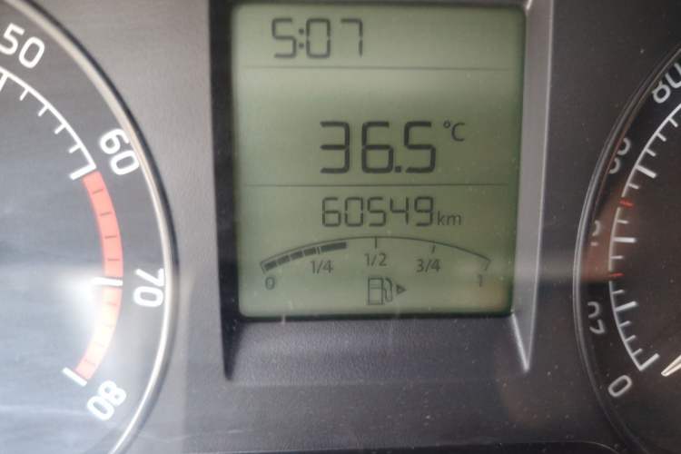 Used Skoda Rapid 2016 1.6L Manual Front-Wheel-Drive Version Odometer Close Up