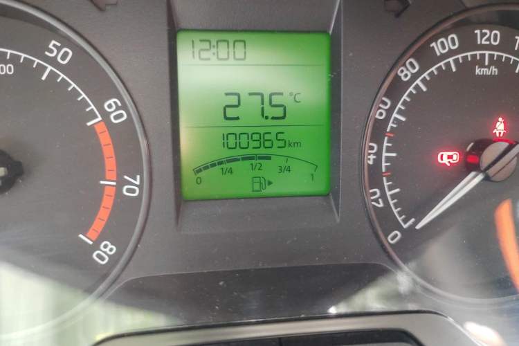Used Skoda Rapid 2016 1.4L Manual Front-Wheel Drive Model Odometer Close Up