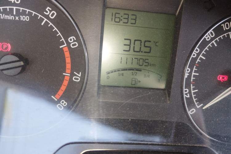 Used Skoda Rapid 2016 1.6L Manual Front-Wheel-Drive Version Odometer Close Up