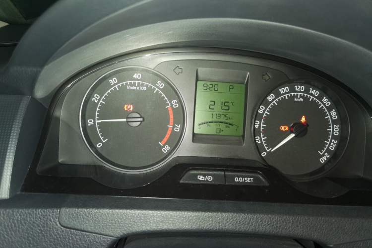 Used Skoda Rapid 2016 1.6L Automatic Chuanxing Edition Odometer Close Up