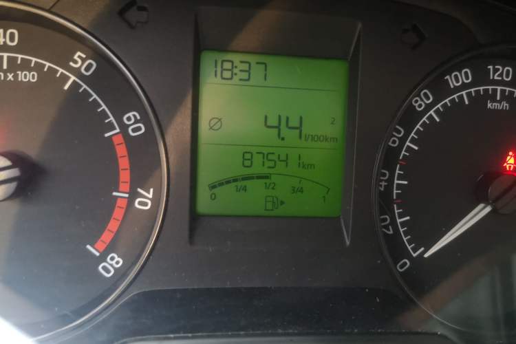Used Skoda Rapid 2016 1.6L Manual Trend Edition Odometer Close Up