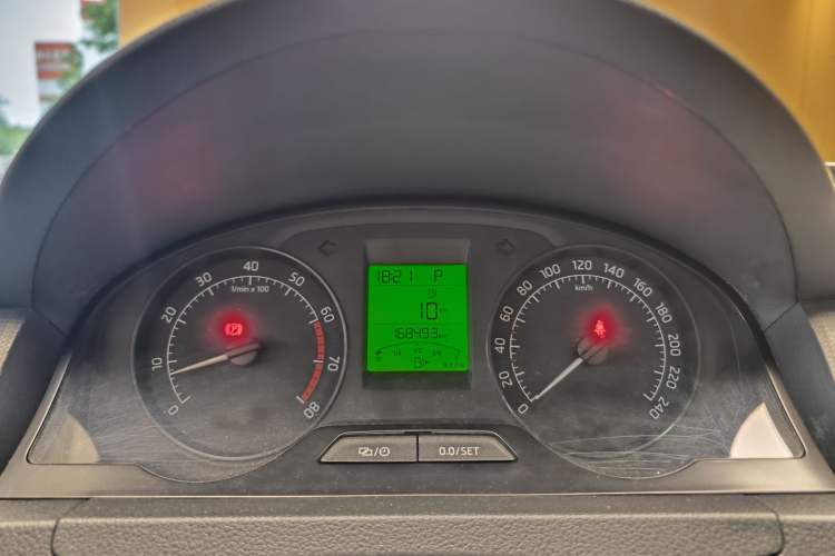 Used Skoda Rapid 2016 1.6L Automatic Chuanxing Edition Odometer Close Up