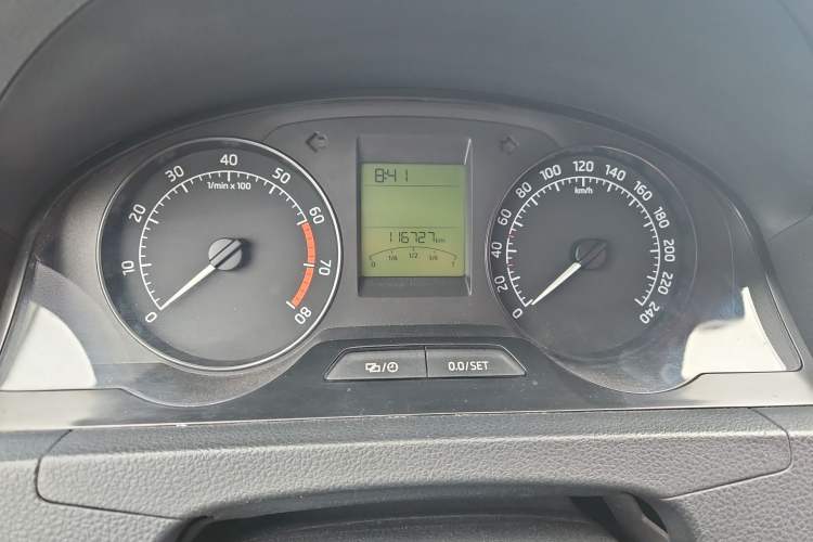 Used Skoda Rapid 2016 1.6L Automatic Front-Wheel Drive Model Odometer Close Up
