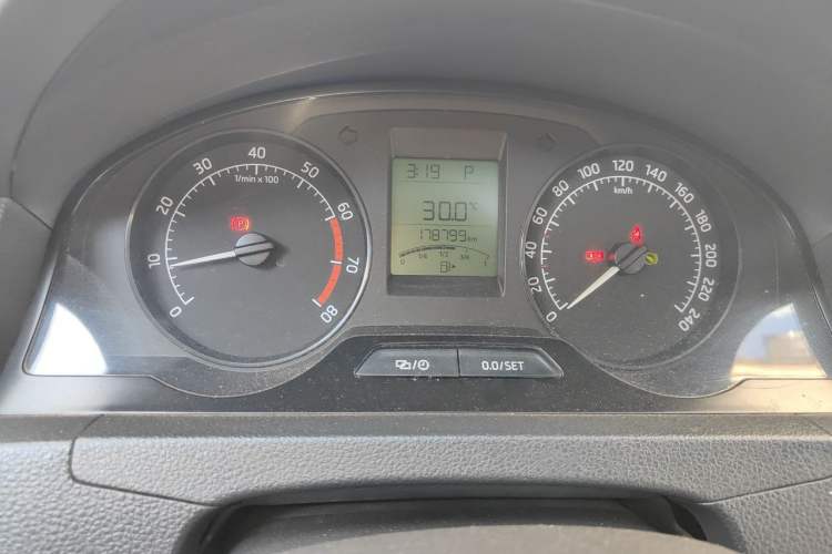 Used Skoda Rapid 2016 1.6L Automatic Chuanxing Edition Odometer Close Up