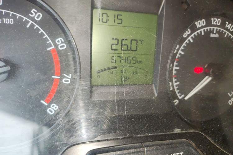 Used Skoda Rapid 2016 1.4L Manual Front-Wheel Drive Model Odometer Close Up