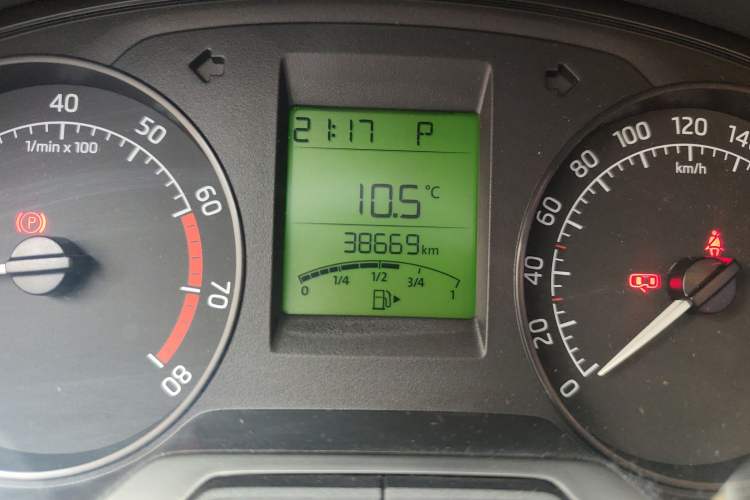 Used Skoda Rapid 2016 1.6L Automatic Front-Wheel Drive Model Odometer Close Up