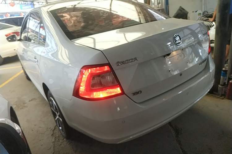 Used Skoda Rapid 2016 1.6L Automatic Chuanxing Edition Rear Left 45 Deg