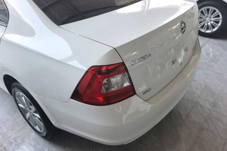 Used Skoda Rapid 2016 1.6L Automatic Chuanxing Edition Rear Left 45 Deg