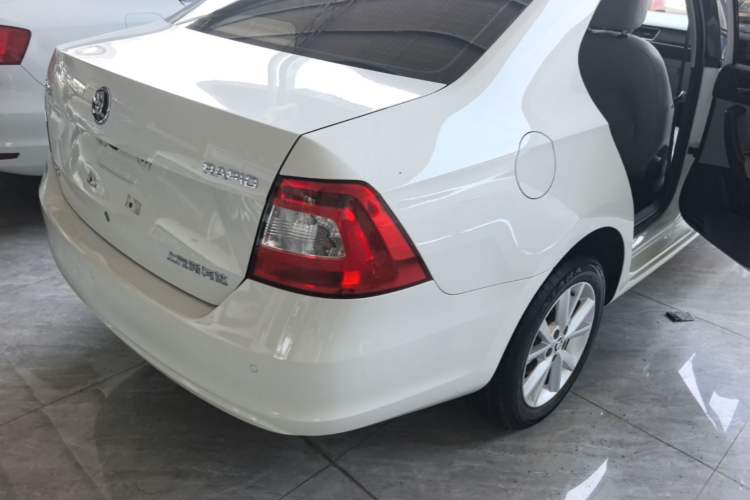 Used Skoda Rapid 2016 1.6L Automatic Chuanxing Edition Rear Right 45 Deg