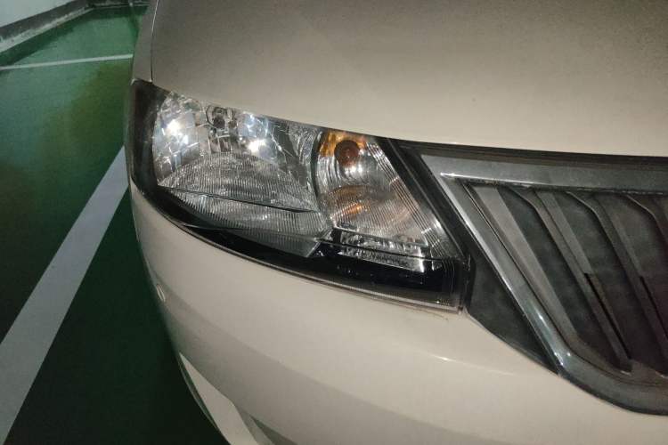 Used Skoda Rapid 2016 1.6L Manual Front-Wheel-Drive Version Right Front Headlight