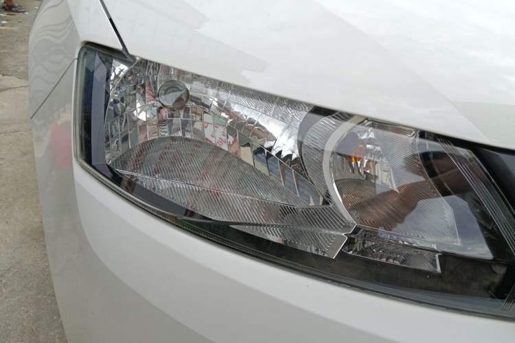 Used Skoda Rapid 2016 1.4L Manual Front-Wheel Drive Model Right Front Headlight