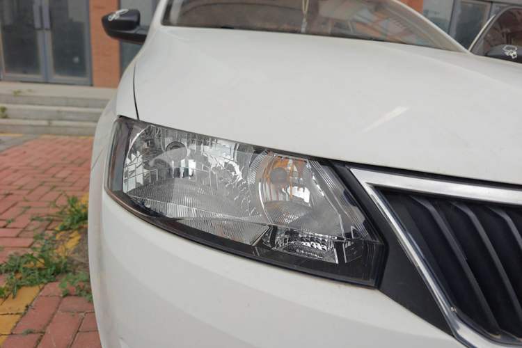 Used Skoda Rapid 2016 1.4L Manual Front-Wheel Drive Model Right Front Headlight
