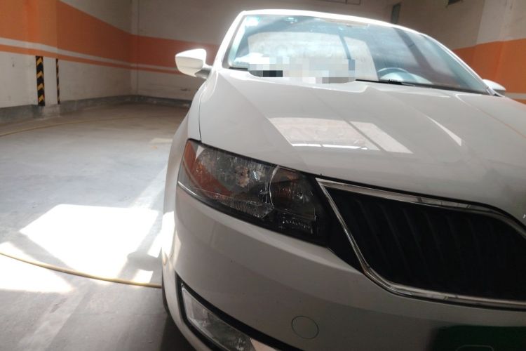 Used Skoda Rapid 2016 1.6L Automatic Chuanxing Edition Right Front Headlight