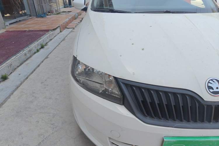 Used Skoda Rapid 2016 1.4L Manual Front-Wheel Drive Model Right Front Headlight