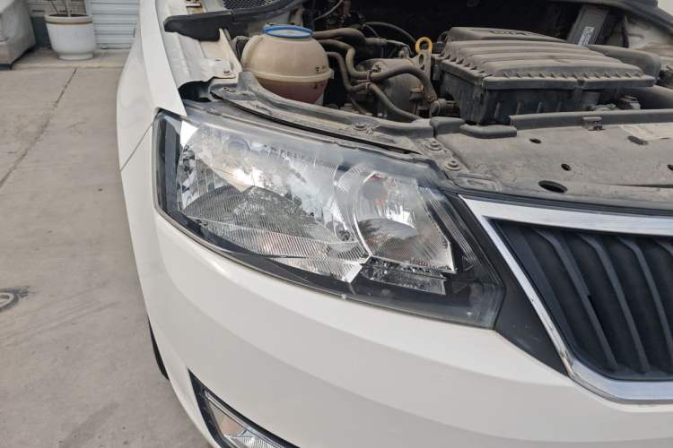 Used Skoda Rapid 2016 1.4L Manual Trend Edition Right Front Headlight