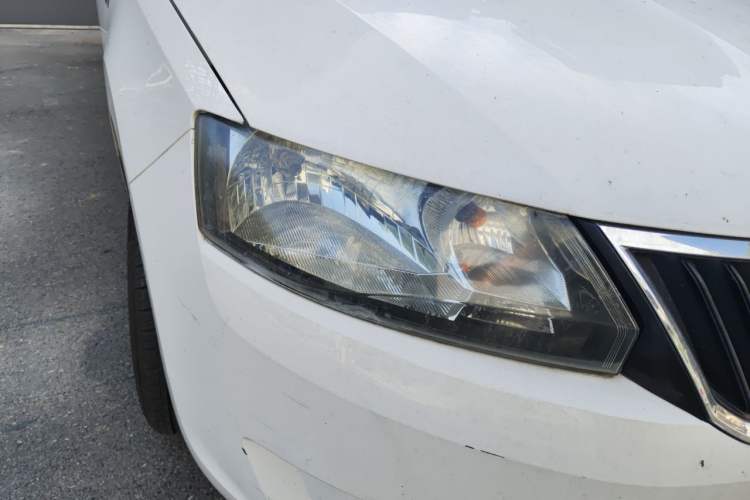 Used Skoda Rapid 2016 1.6L Manual Front-Wheel-Drive Version Right Front Headlight