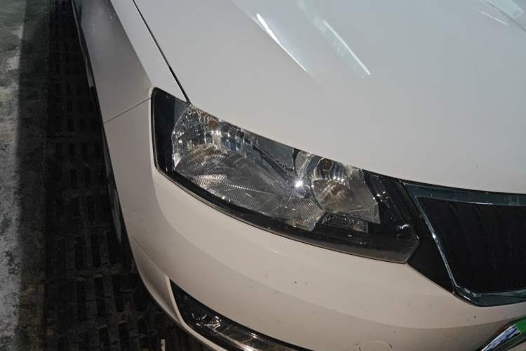 Used Skoda Rapid 2016 1.6L Manual Trend Edition Right Front Headlight