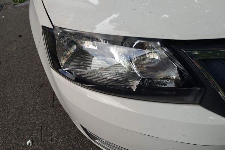 Used Skoda Rapid 2016 1.6L Automatic Chuanxing Edition Right Front Headlight