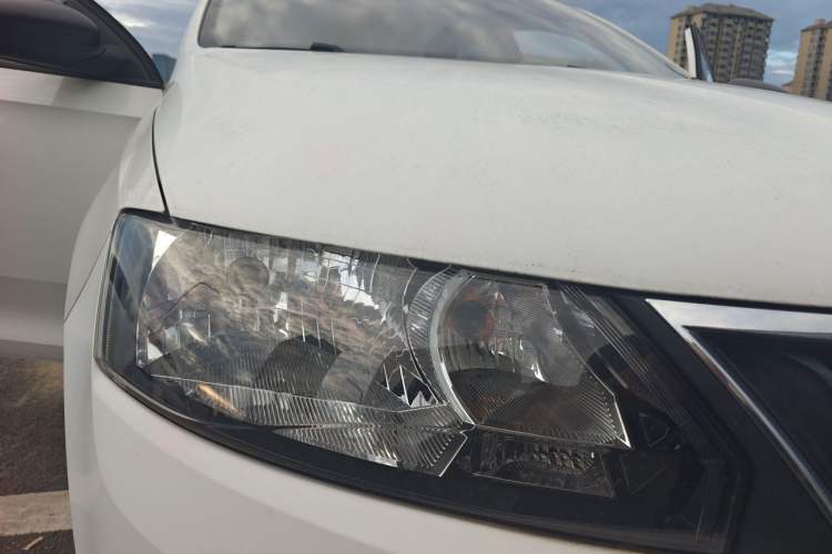 Used Skoda Rapid 2016 1.6L Manual Front-Wheel-Drive Version Right Front Headlight