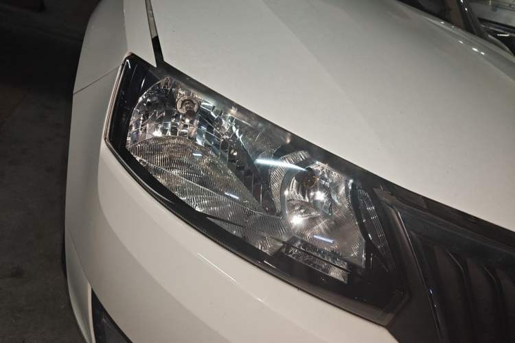 Used Skoda Rapid 2016 1.6L Automatic Chuanxing Edition Right Front Headlight
