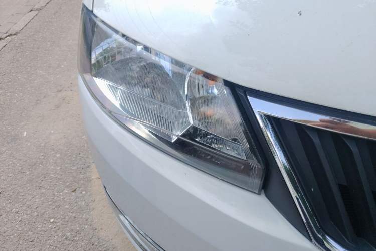Used Skoda Rapid 2016 1.6L Manual Trend Edition Right Front Headlight
