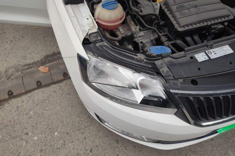 Used Skoda Rapid 2016 1.6L Manual Trend Edition Right Front Headlight