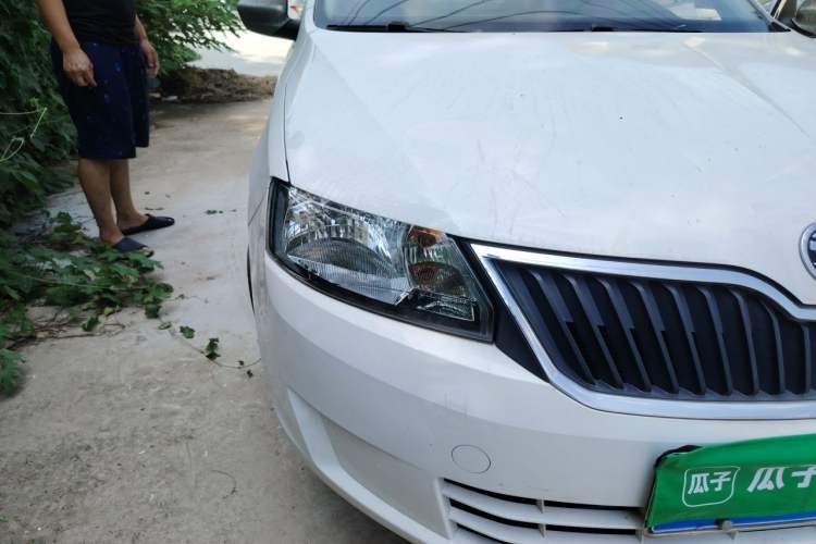 Used Skoda Rapid 2016 1.6L Manual Front-Wheel-Drive Version Right Front Headlight
