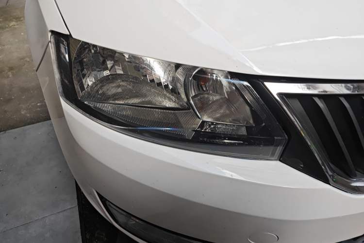 Used Skoda Rapid 2016 1.6L Manual Trend Edition Right Front Headlight