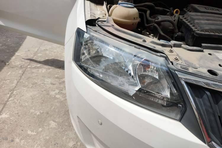 Used Skoda Rapid 2016 1.6L Manual Front-Wheel-Drive Version Right Front Headlight