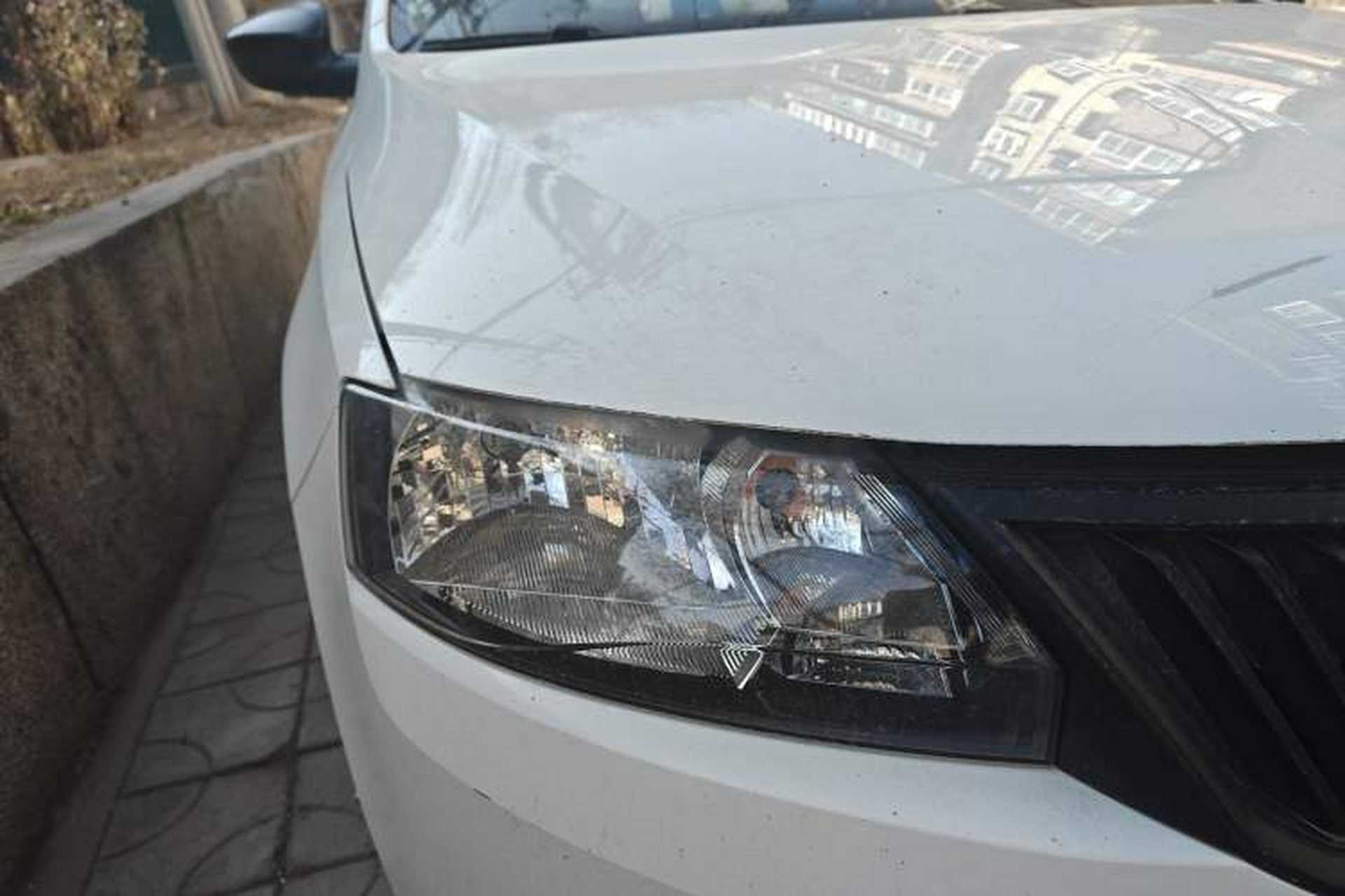 Used Skoda Rapid 2016 1.4L Manual Front-Wheel Drive Model Right Front Headlight