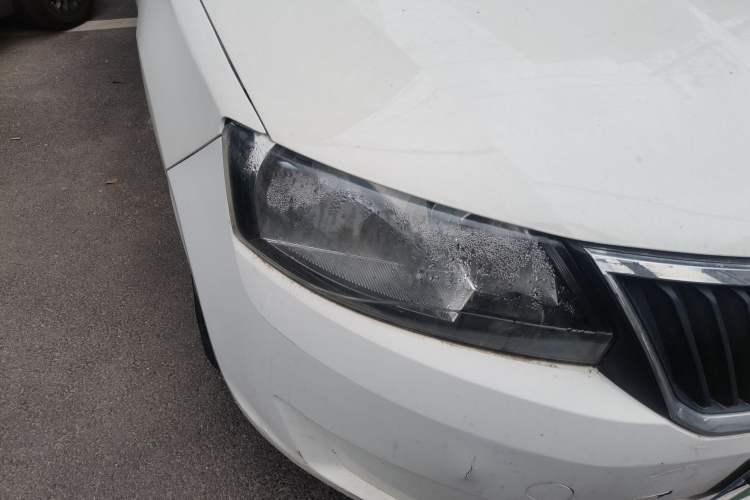 Used Skoda Rapid 2016 1.6L Manual Front-Wheel-Drive Version Right Front Headlight