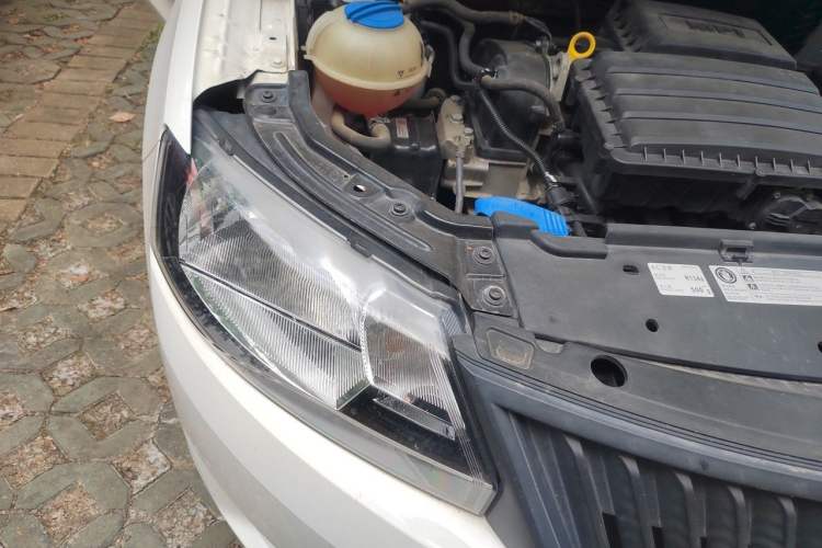 Used Skoda Rapid 2016 1.4L Manual Front-Wheel Drive Model Right Front Headlight