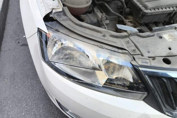 Used Skoda Rapid 2016 1.6L Manual Trend Edition Right Front Headlight