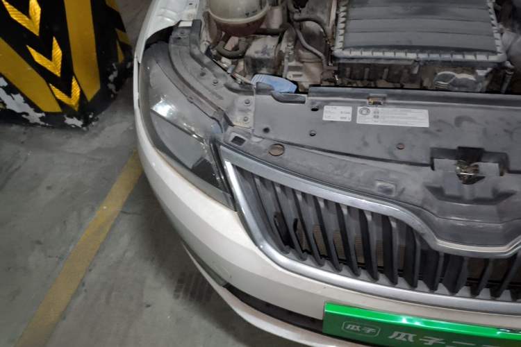 Used Skoda Rapid 2016 1.6L Automatic Chuanxing Edition Right Front Headlight
